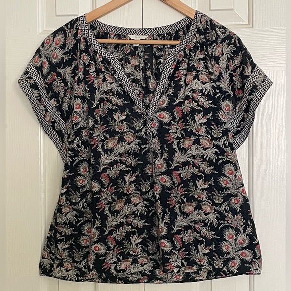Joie Tops - JOIE flutter sleeve top. Size M